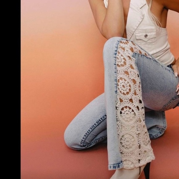 True Religion Light Wash , Low Rise, Crochet ,Joey Flare Jeans - Picture 6 of 13